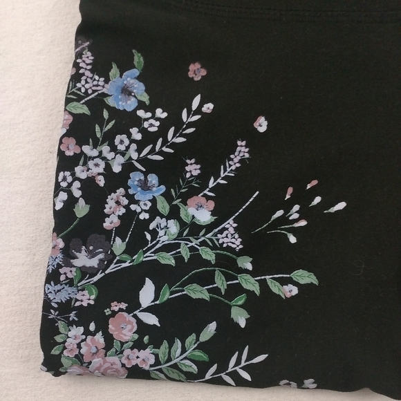 Evolution and Creation Active Floral Capri Legging - Picture 2 of 6